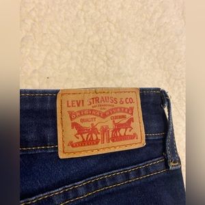 Levis- skinny jeans, dark wash-size 29